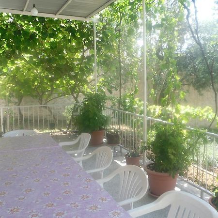 Hostel Guesthouse Mira أوميس المظهر الخارجي الصورة