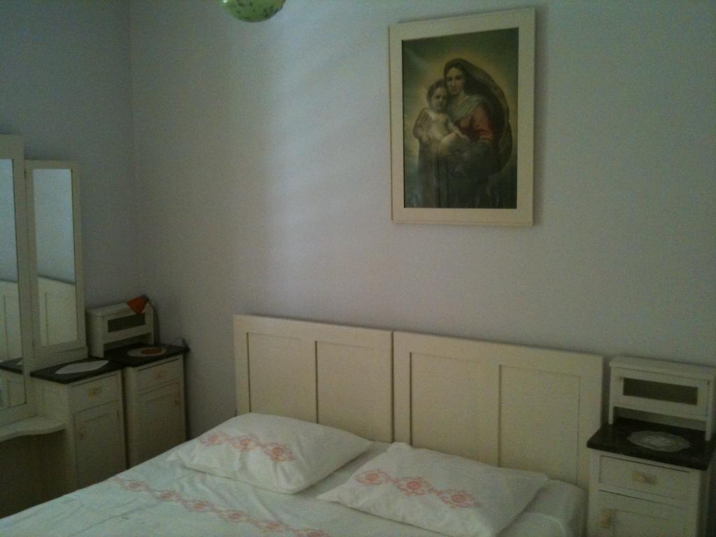 Hostel Guesthouse Mira أوميس الغرفة الصورة