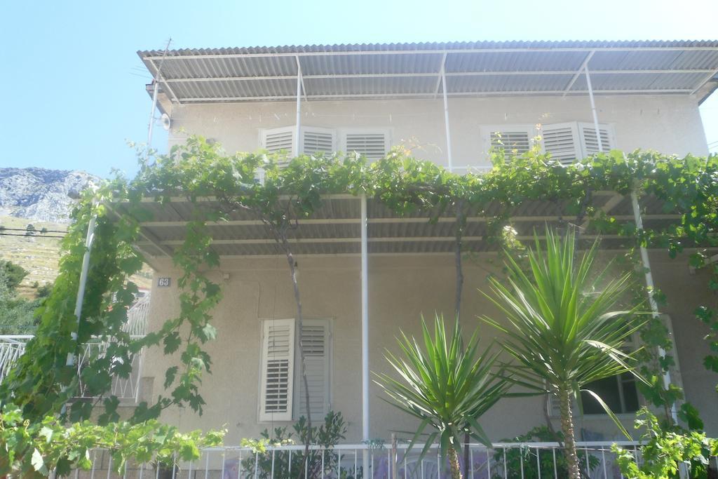 Hostel Guesthouse Mira أوميس المظهر الخارجي الصورة